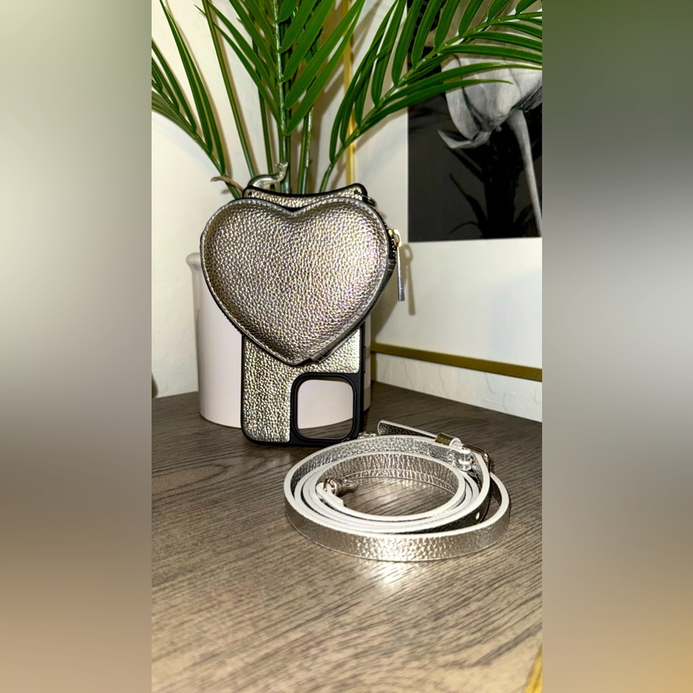 iPhone 14pro max (sliver) heart case with crossbody strap